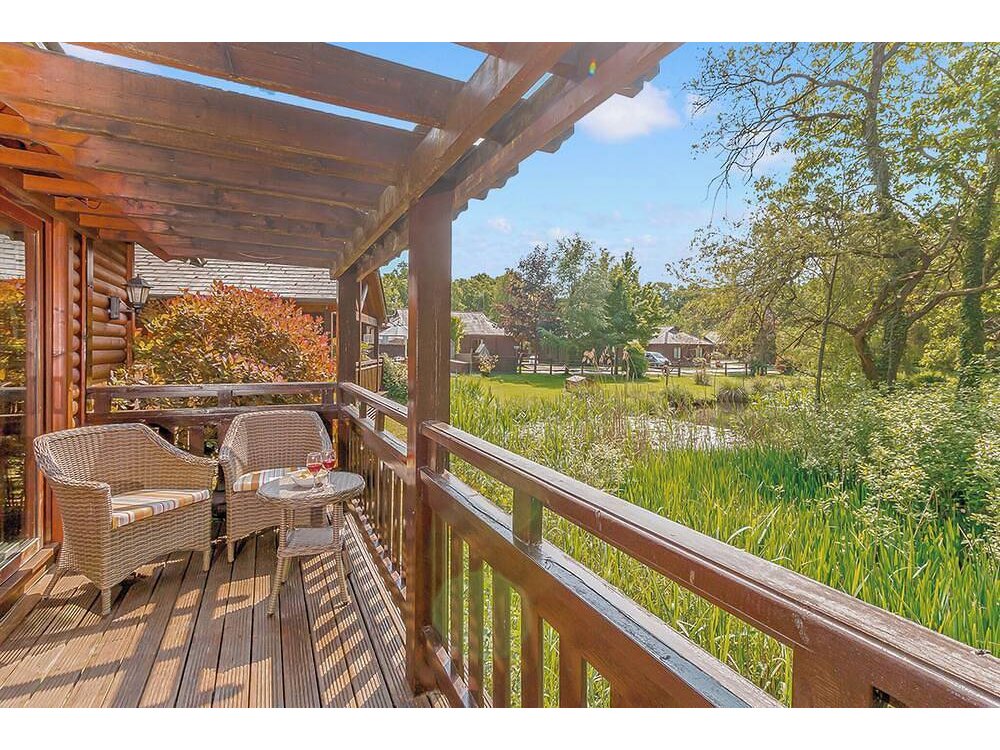 Holiday home in Surrey from £143 per night