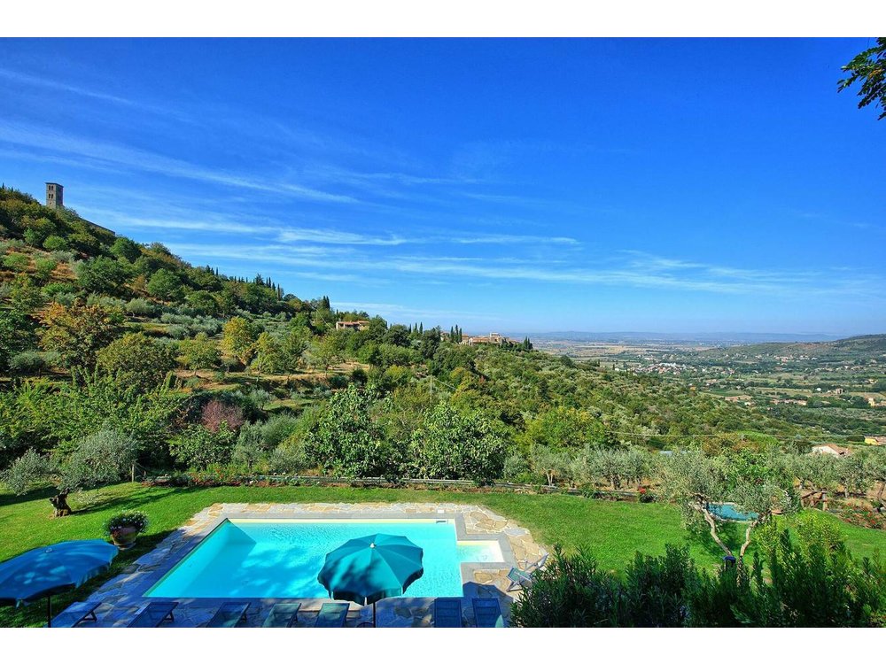 Holiday home in Cortona from £735 per night