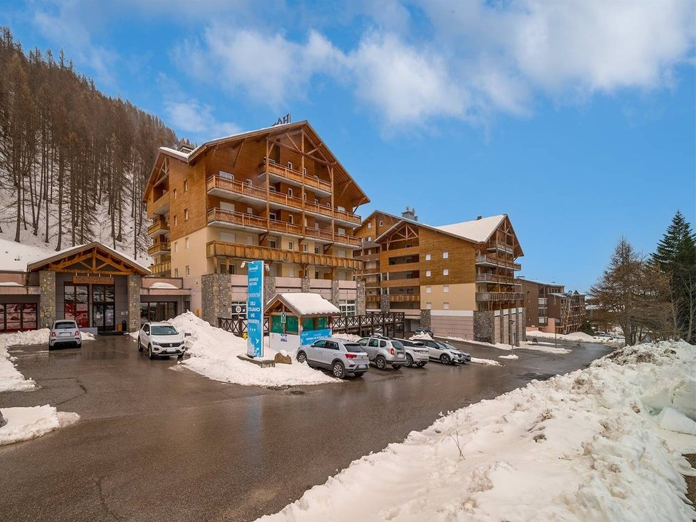 Holiday apartment in Allos from £69 per night