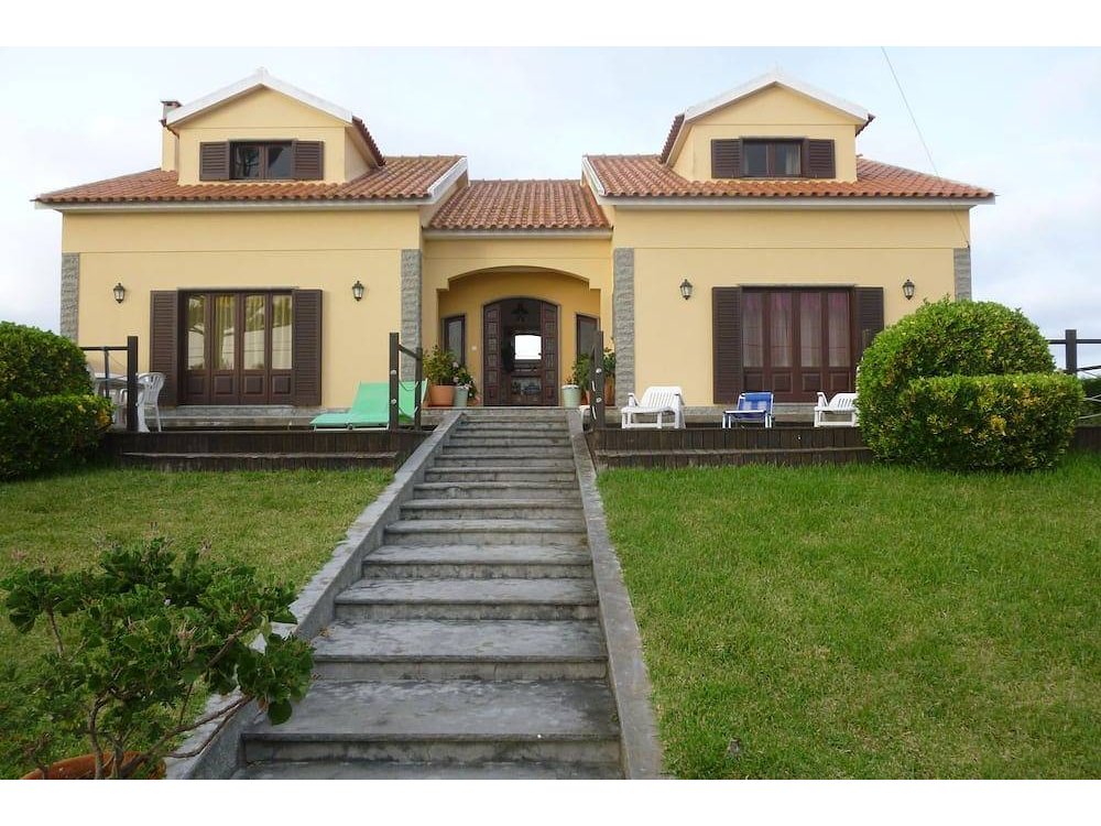 Holiday apartment in Oeste from £38 per night