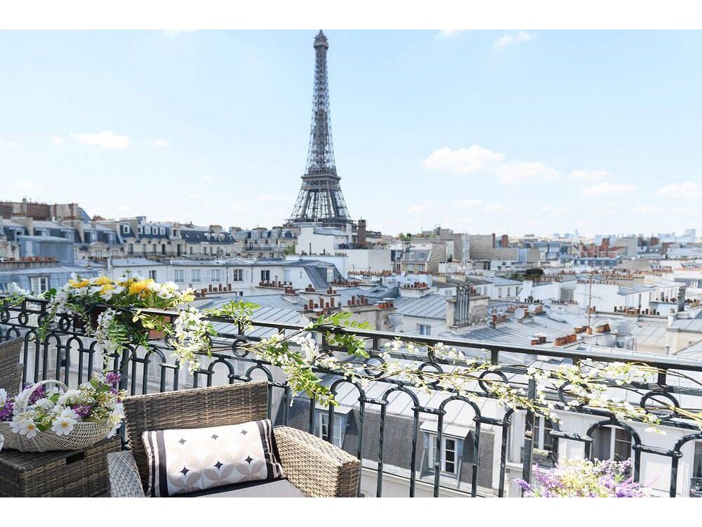 Holiday apartment in Paris from £1425 per night