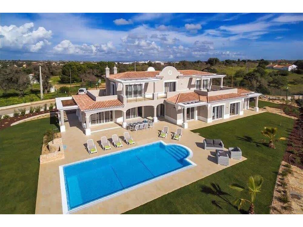 Holiday home in Lagoa from £487 per night