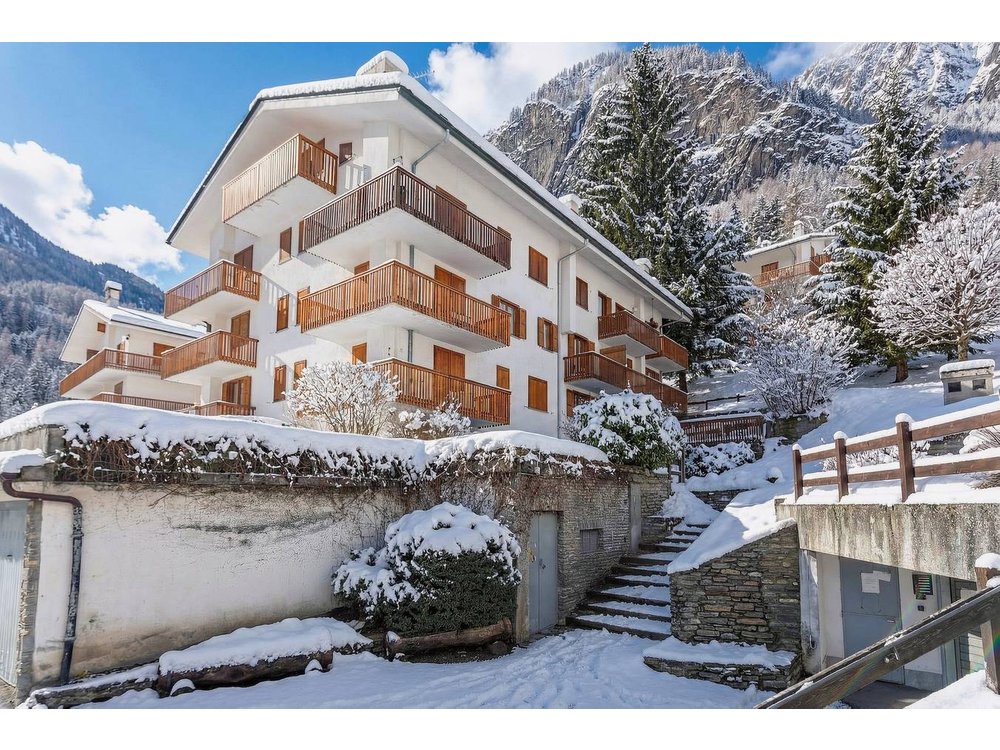 Holiday apartment in Massif du Mont-Blanc from £110 per night