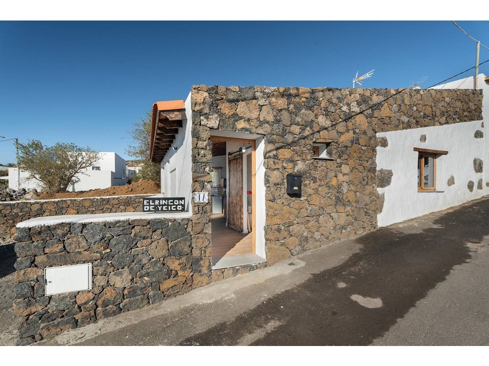 Holiday home in Valverde from £46 per night