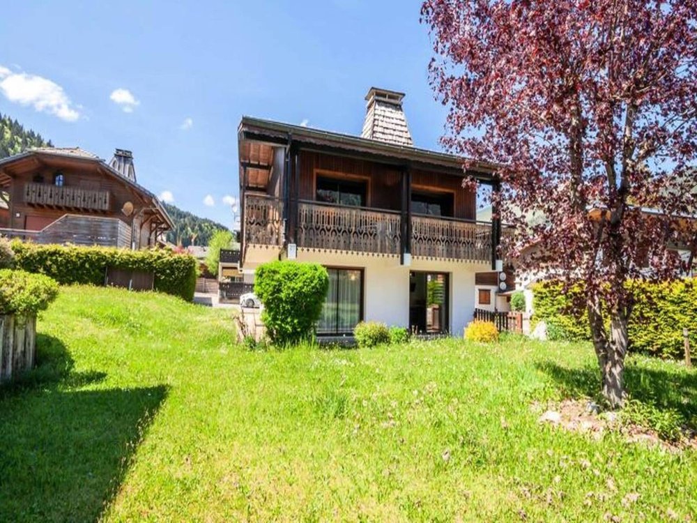 Holiday apartment in Morzine from £250 per night