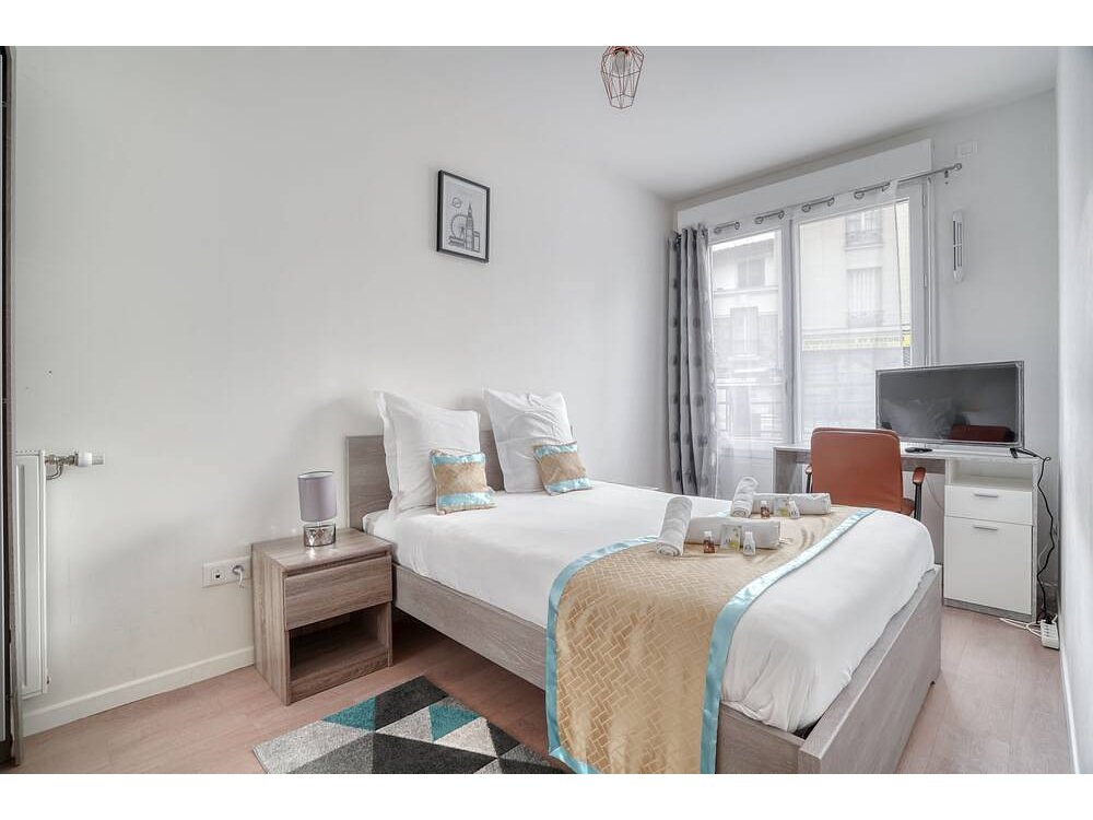 Holiday home in Clamart from £136 per night