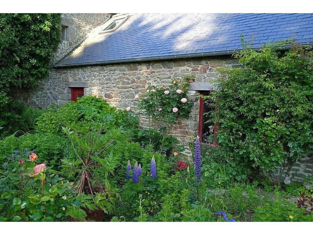 Holiday home in Bonnemain from £40 per night