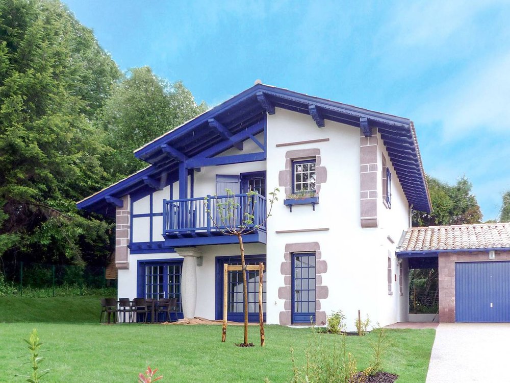 Holiday home in Urrugne from £57 per night