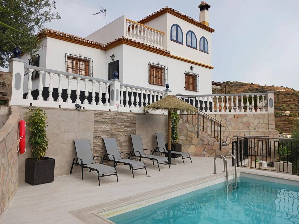 Holiday home in Axarquía from £100 per night