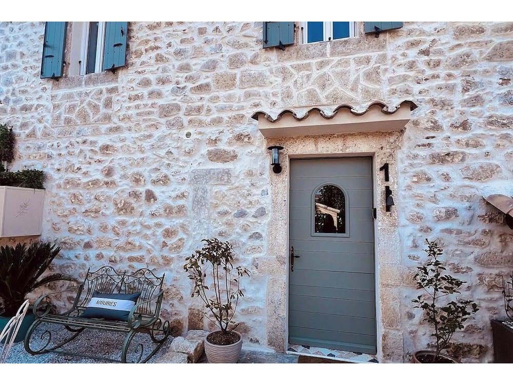 Holiday home in Mouriès from £115 per night