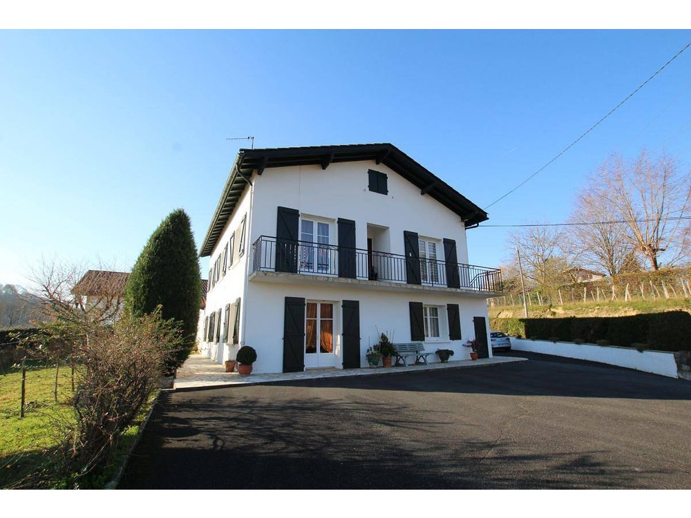 Holiday home in Sare from £58 per night