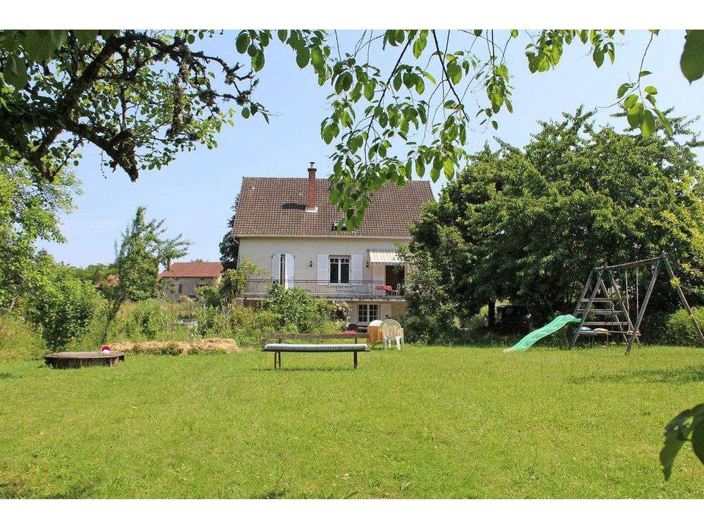Holiday home in Nantiat from £45 per night