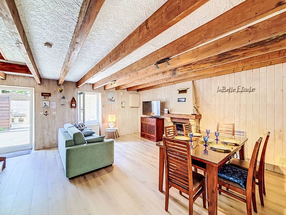 Holiday home in Étel from £54 per night