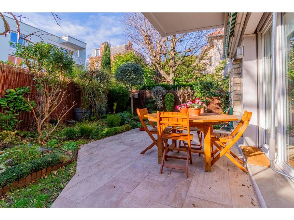 Holiday apartment in Saint-Cloud from £174 per night