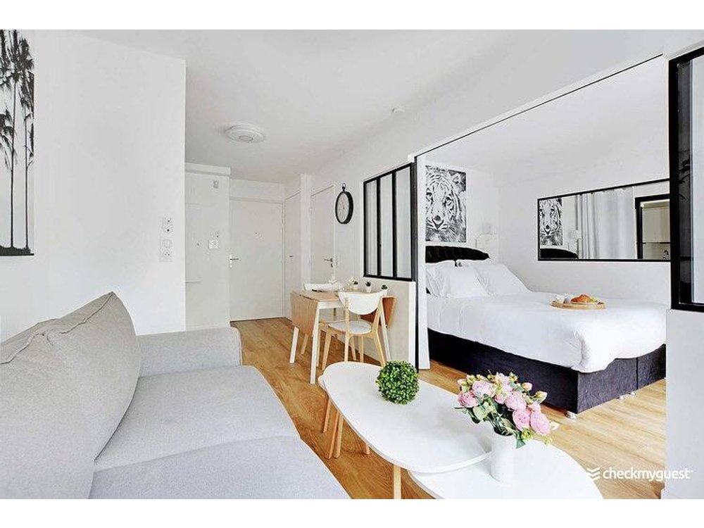 Holiday apartment in Paris from £223 per night
