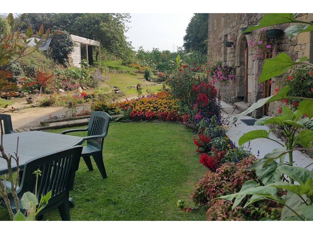 Holiday home in Trédias from £31 per night