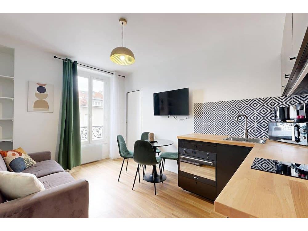 Holiday apartment in Montreuil from £124 per night