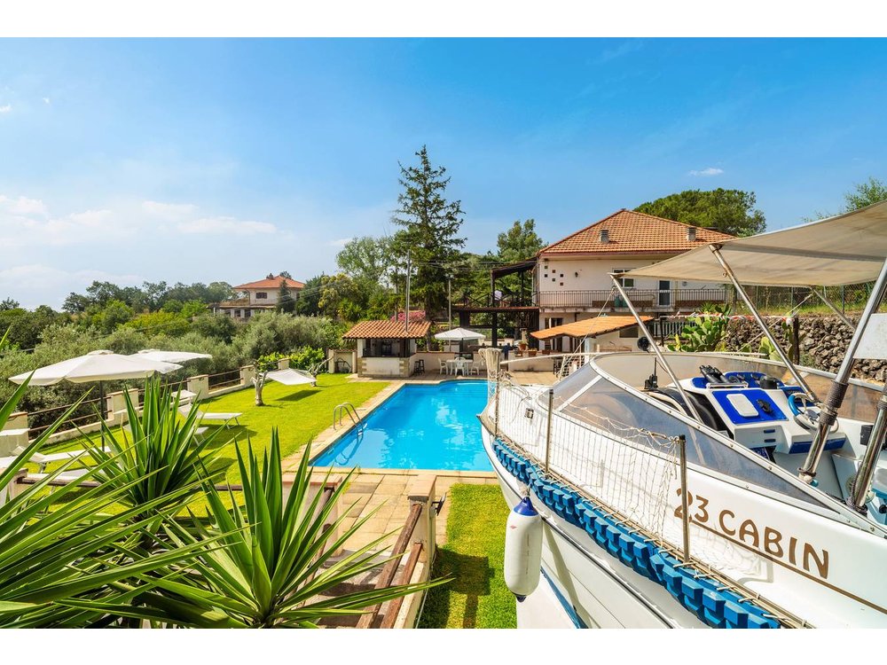 Boat in Etna Park from £54 per night