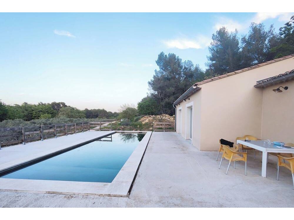 Holiday home in Oppède from £165 per night