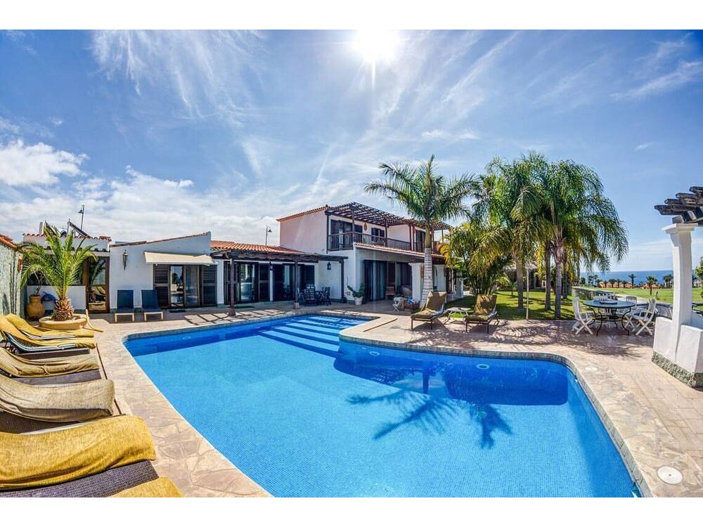 Holiday home in Abona from £576 per night