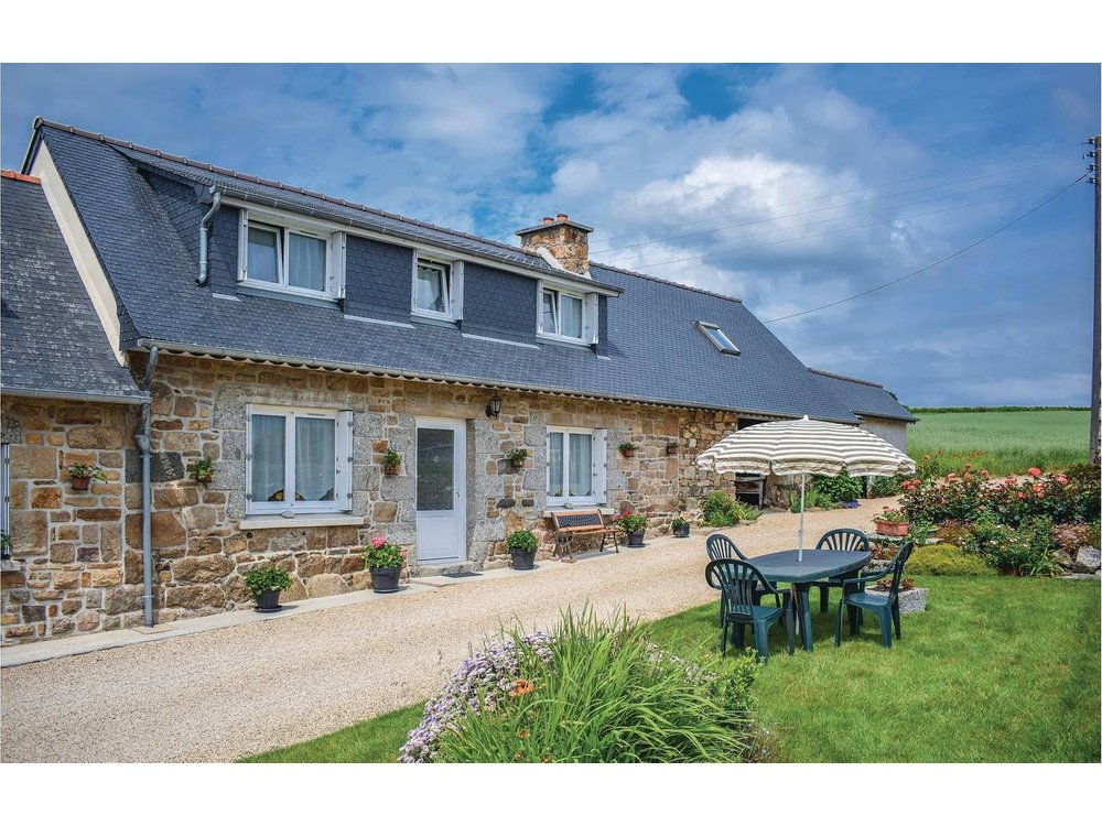 Holiday home in Côtes-d'Armor from £29 per night