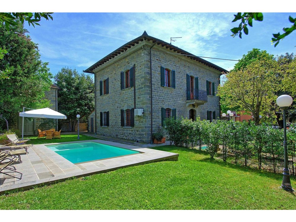 Holiday home in Cortona from £155 per night