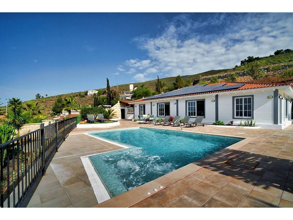Holiday home in Adeje from £517 per night