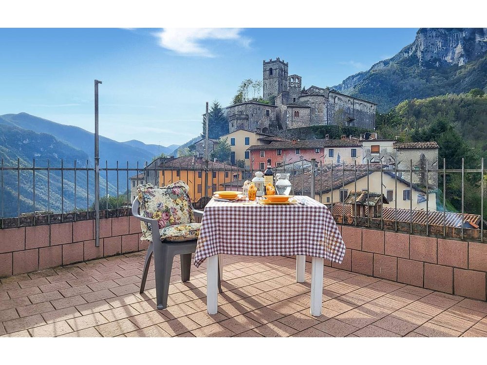 Holiday home in Gallicano from £37 per night