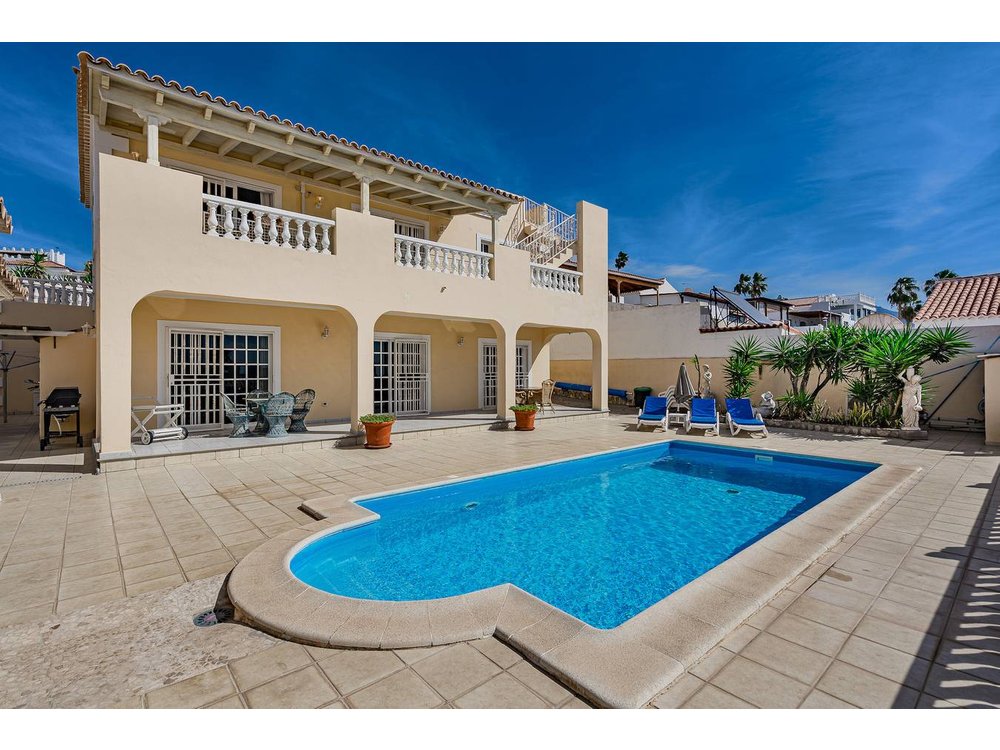 Holiday home in Adeje from £260 per night