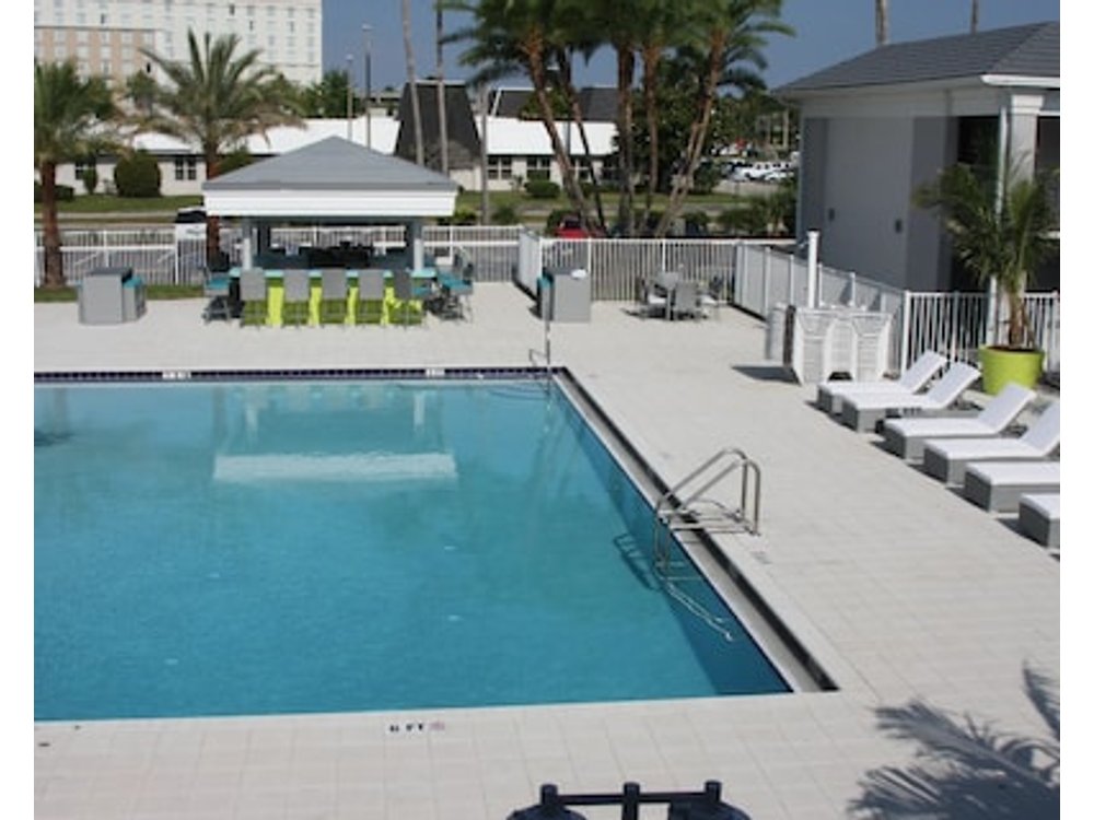 Clarion Inn & Suites Across From Universal Orlando Resort