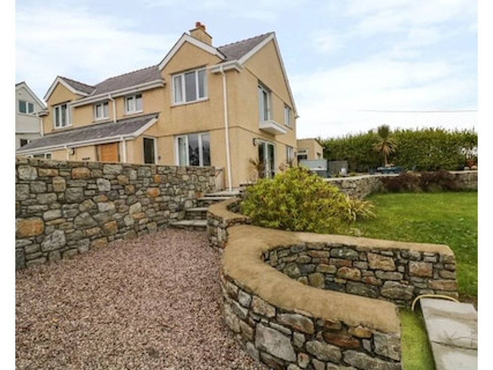 Bryn Y Don Cottage Pet Friendly In Benllech Ref 917838