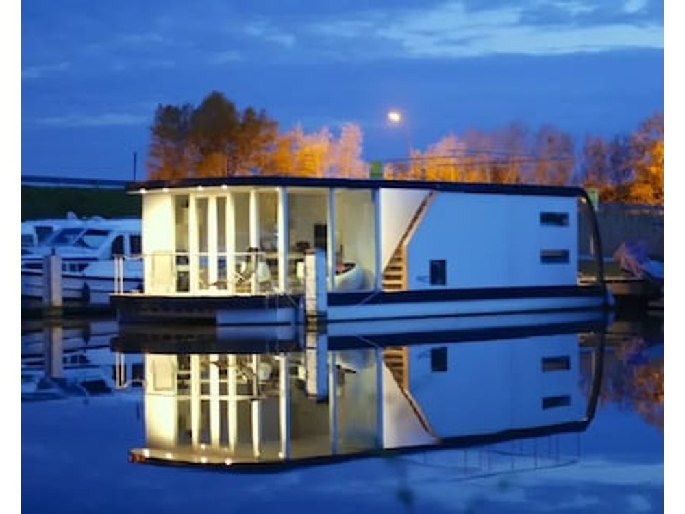 Homeboat Glamping Loft On The Water