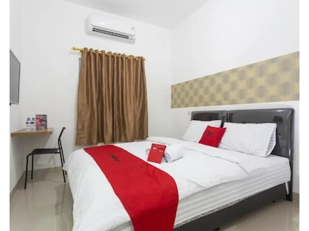 RedDoorz Plus @ Boulevard Residence BSD