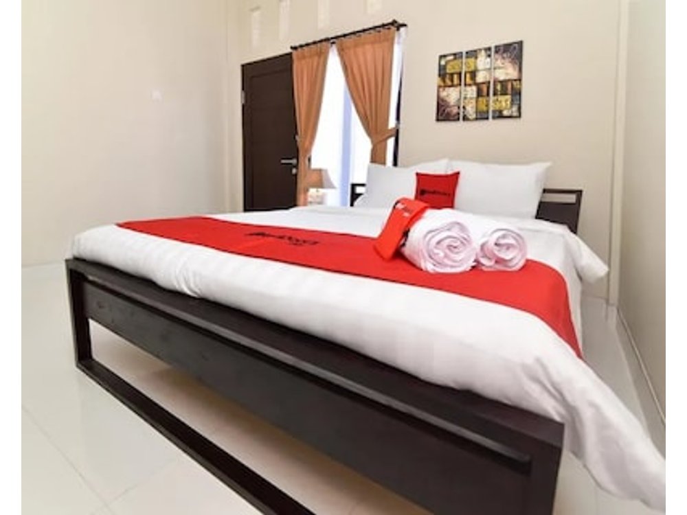 RedDoorz Plus near Jalan Imam Bonjol Denpasar