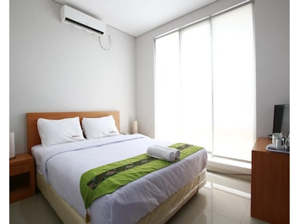 RedDoorz Plus near Kelapa Dua Kebon Jeruk