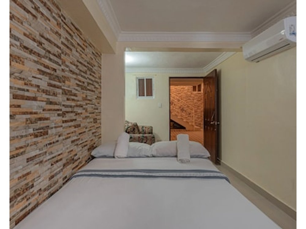 Three Single Beds-one Bedroom Apartment -city View - Premium Wi-fi