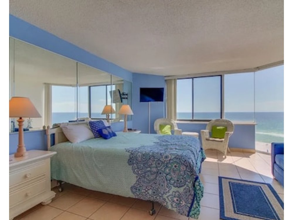 Couples Getaway! Oceanfront! Gorgeous Views Hot Tub & Pool Easy Beach Access!