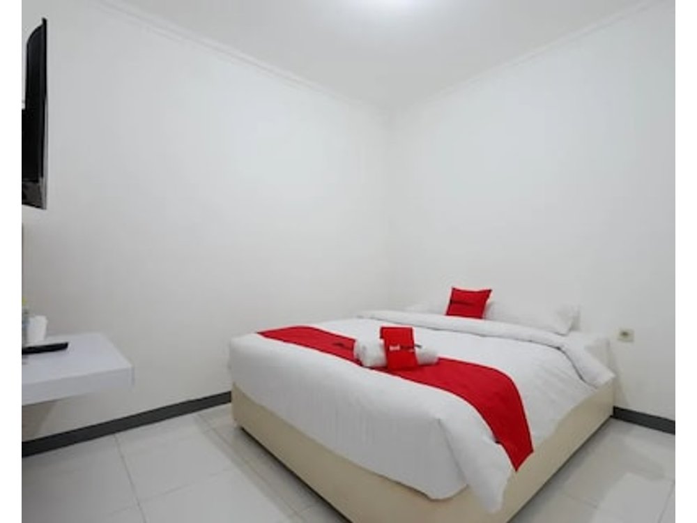 Super OYO 90426 Near Mall Ciputra 2