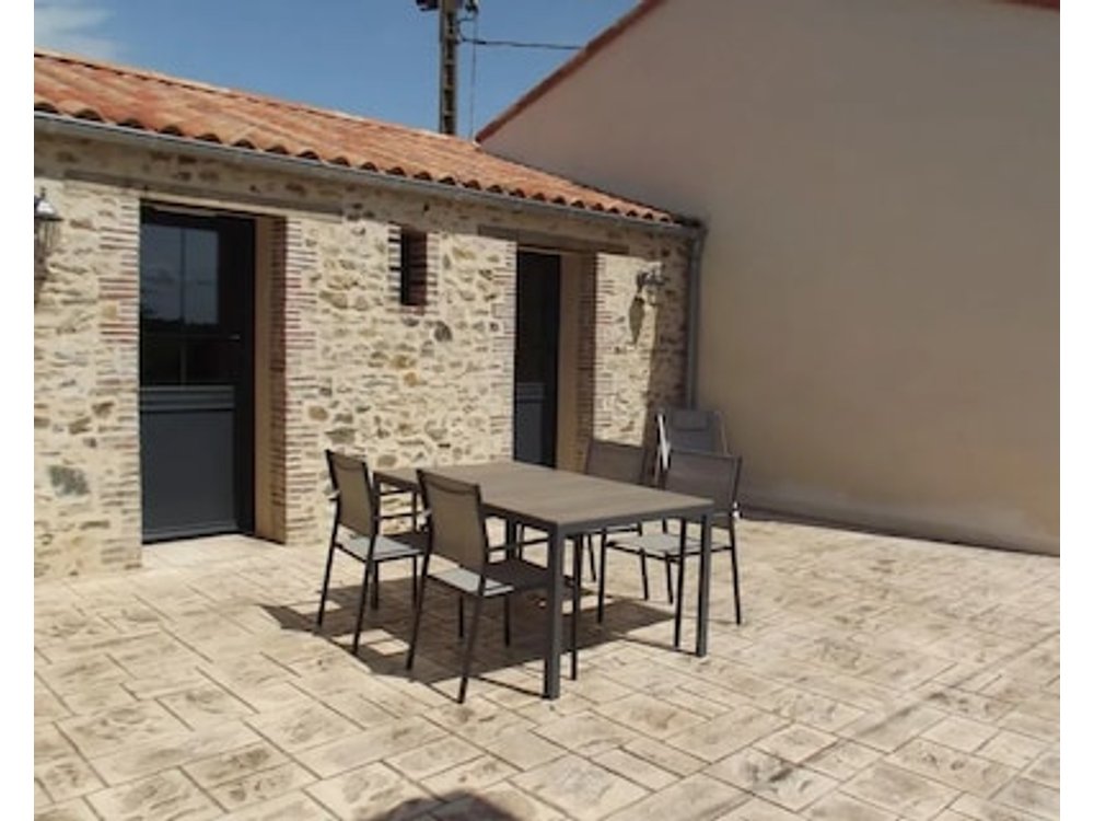 Cottage Old Straw 4-5 People Near The Puy Du Fou In St Prouant