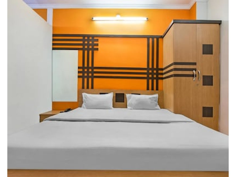SPOT ON Silver Green Near Netaji Subhash Chandra Bose International Airport