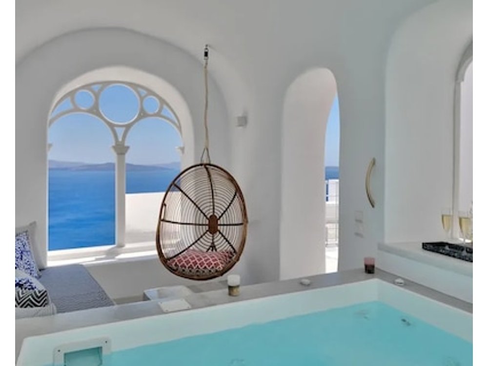 Luxury Villas In Oia With Stunning Caldera Views