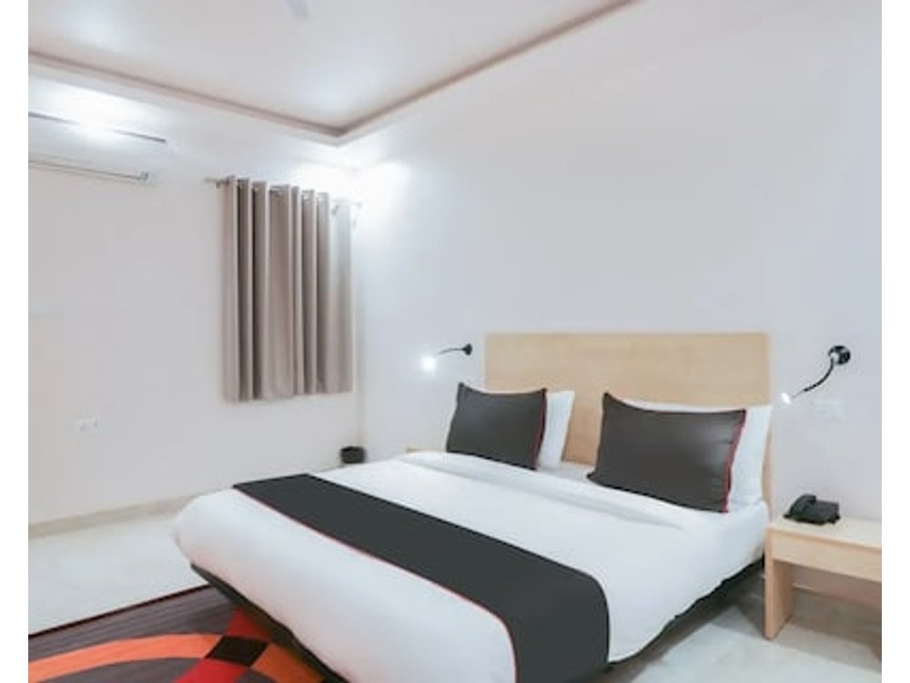 Super Townhouse Viraj Khand Formerly Veridian Inn