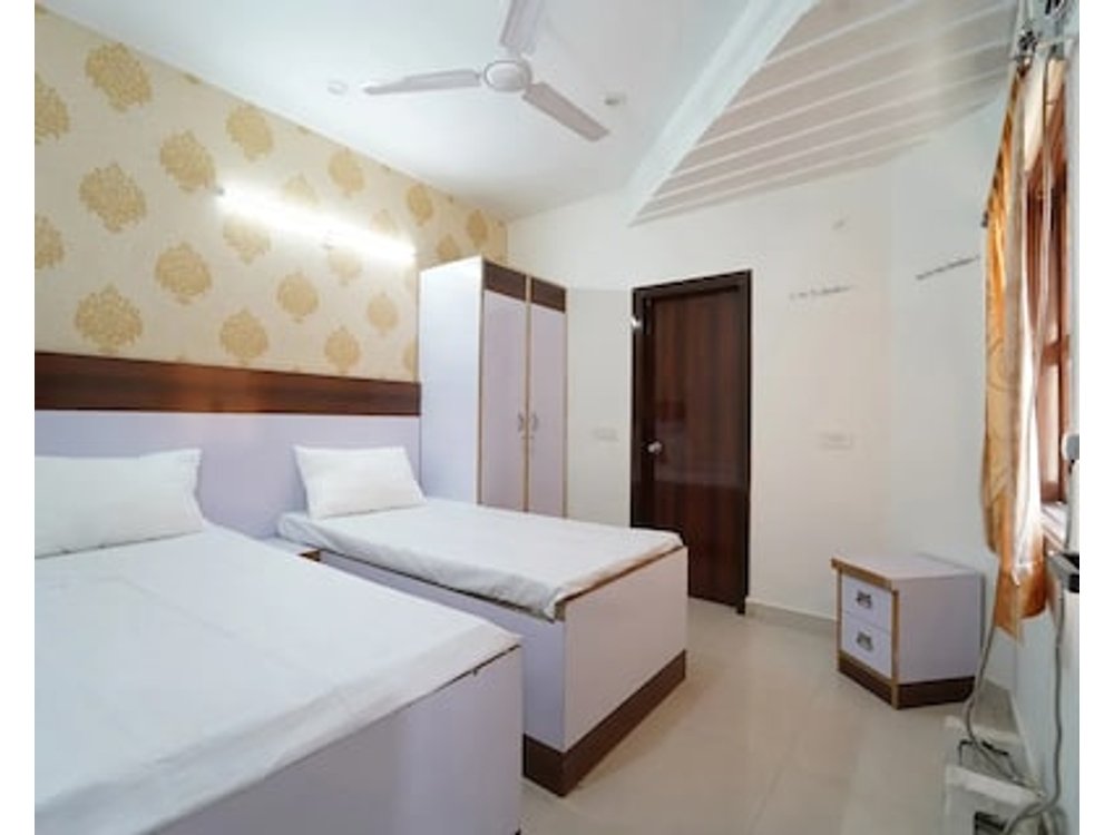 Hotel O Nangloi Railway Station Formerly Chahal Guest House