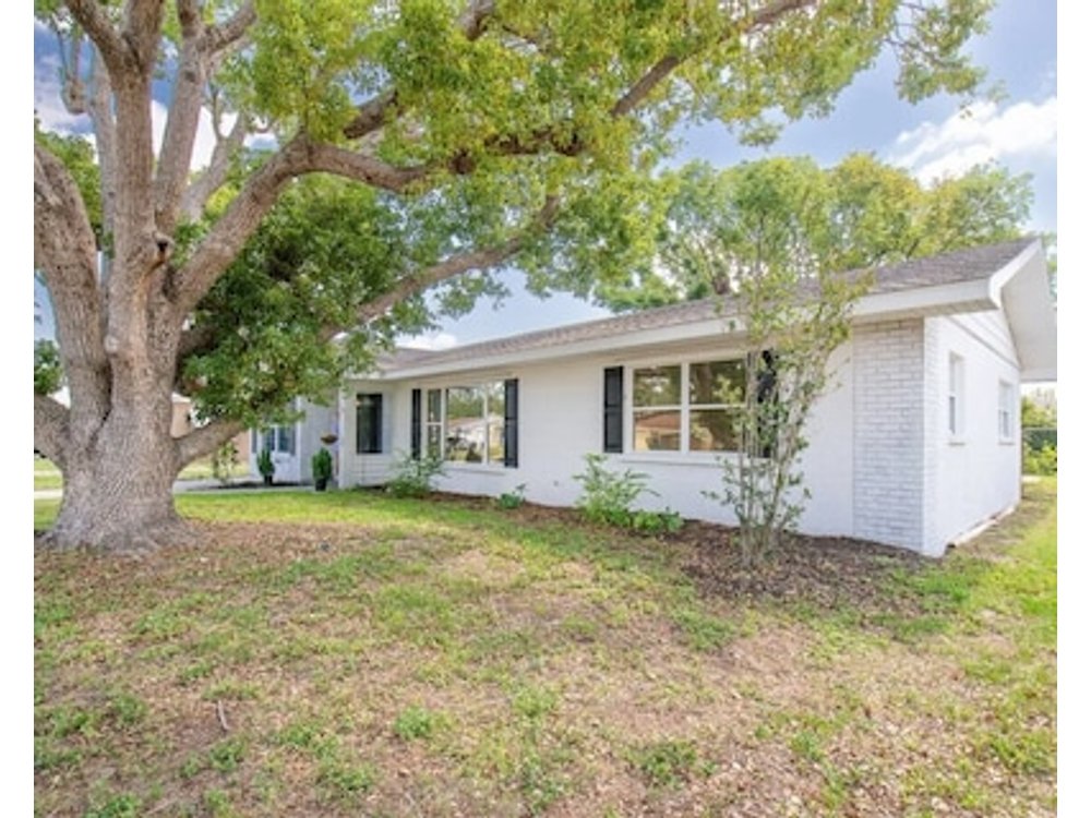 Sun and Beach Cottage 4BR Sleeps 14! With Pool!