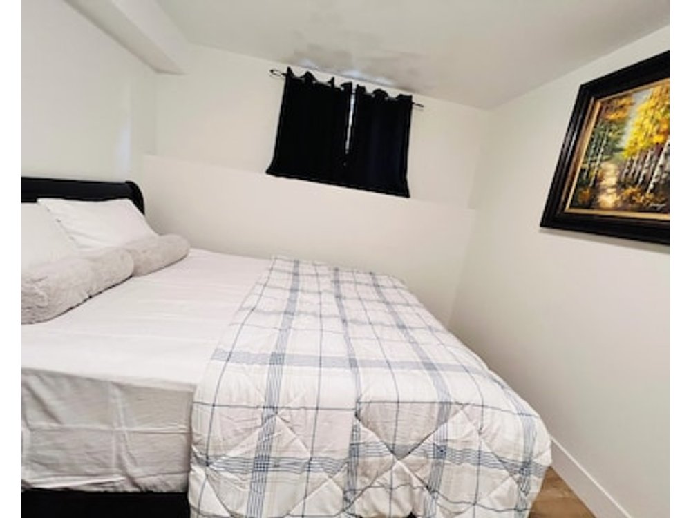 New & Modern Suite In Bristol Riverview.