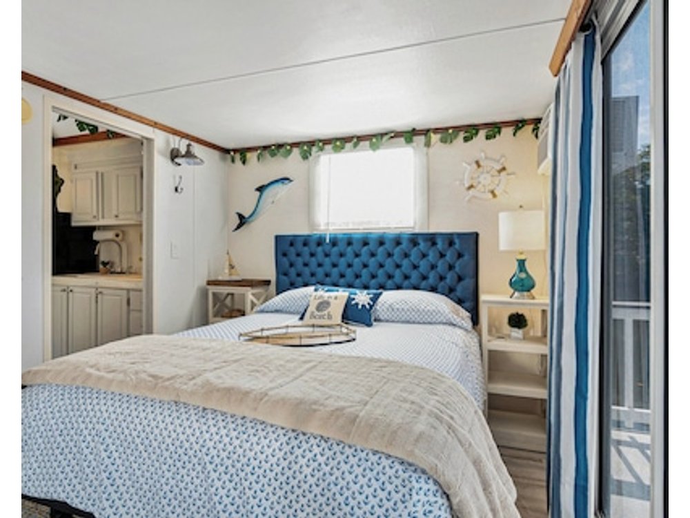Cozy Boathouse In Fort Myers Beach