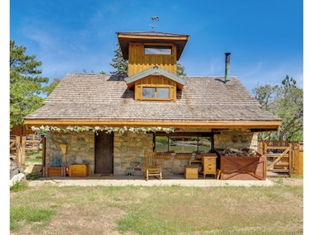 Historical Mtn-View Getaway w/ Hot Tub in Sandy!