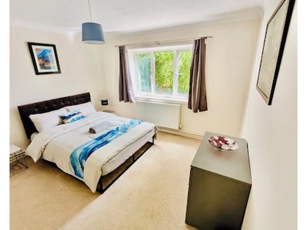 Willow Cottage - 2 Bed Flat on charming village Green 5 miles from Cambridge.