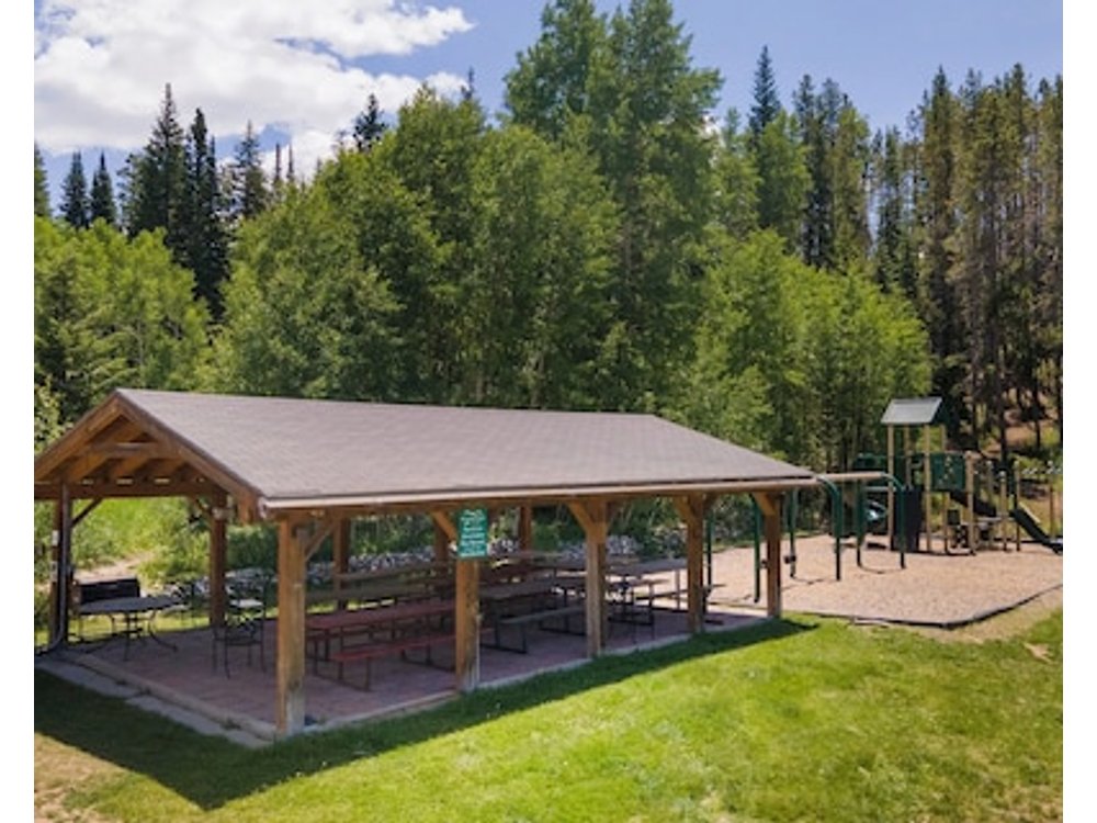 Cozy Unit For A Couples Getaway - Great Bedding Options Free Wi-fi And Hardwood Floors.