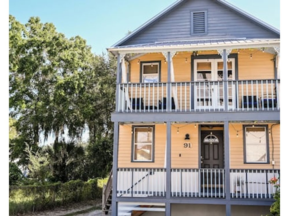 Walk to Downtown! Cozy 2-BR Getaway & Balcony View